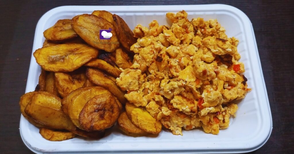 Nigerian-scrambled-eggs-and-fried-plantains