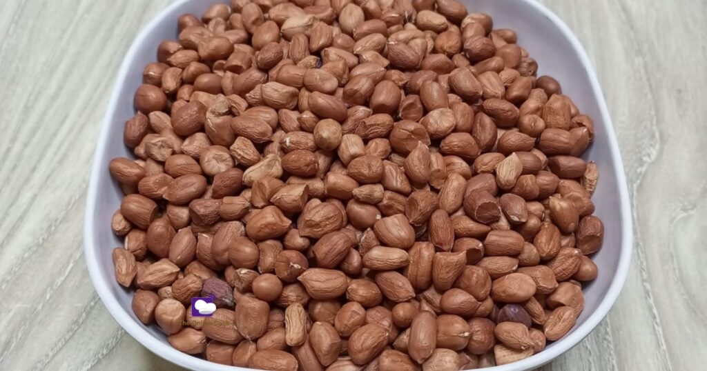 raw groundnuts or peanuts